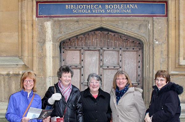 3 Outside the Bodleian.jpg